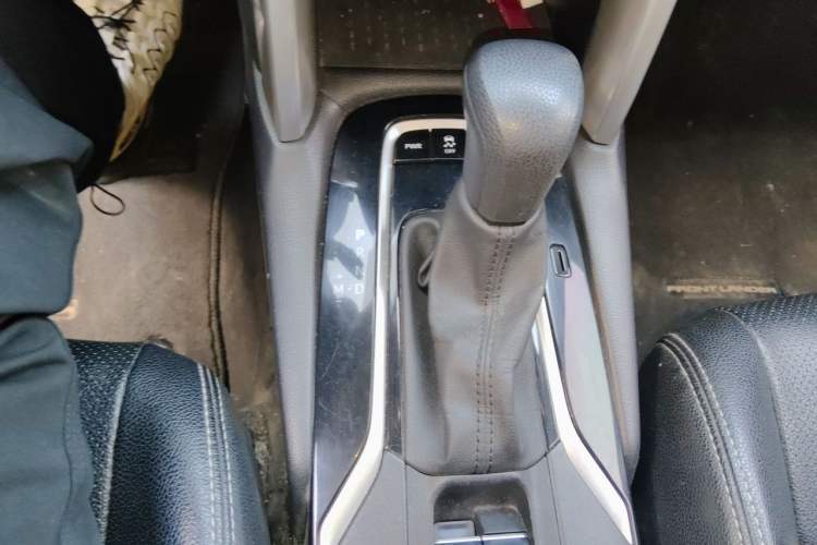 Used Toyota FRONTLANDER 2024 2.0L CVT Elite Edition Gear Lever