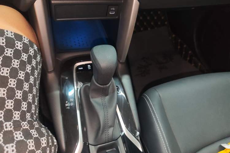 Used Toyota FRONTLANDER 2024 2.0L CVT Leading Plus Edition Gear Lever