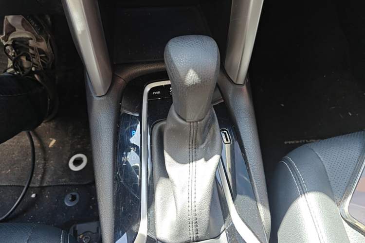 Used Toyota FRONTLANDER 2024 2.0L CVT Elite Plus Edition Gear Lever