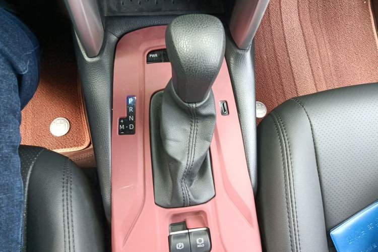 Used Toyota FRONTLANDER 2024 2.0L CVT Elite Edition Gear Lever
