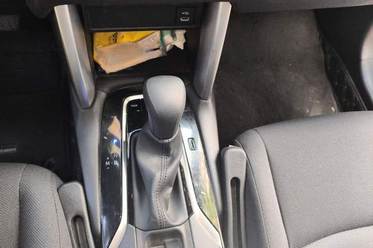 Used Toyota FRONTLANDER 2024 2.0L CVT Elite Edition Gear Lever