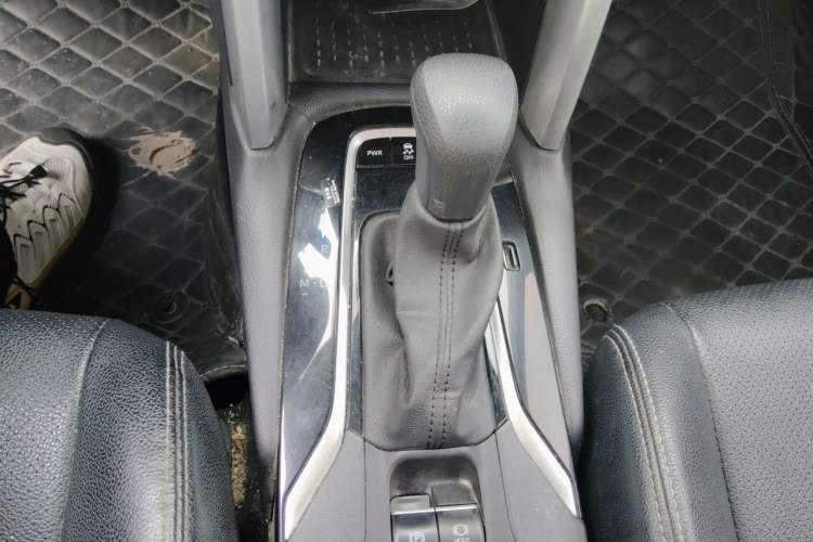 Used Toyota FRONTLANDER 2024 2.0L CVT Elite Edition Gear Lever