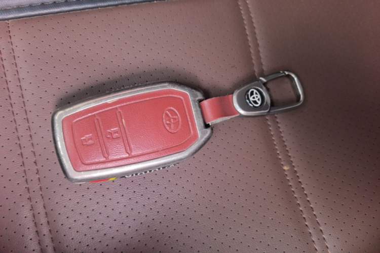 Used Toyota FRONTLANDER 2024 2.0L Smart Electric Hybrid Dual-Engine Leading Edition Interior 1