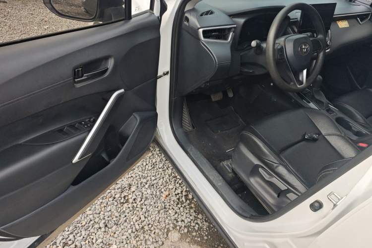 Used Toyota FRONTLANDER 2024 2.0L CVT Elite Edition Interior 3