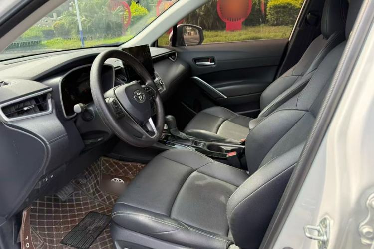 Used Toyota FRONTLANDER 2024 2.0L CVT Luxury Edition Interior 4