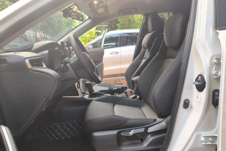Used Toyota FRONTLANDER 2024 2.0L CVT Elite Edition Left Front Seat