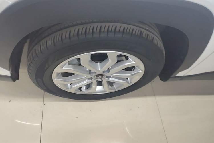 Used Toyota FRONTLANDER 2024 2.0L Smart Electric Hybrid Dual-Engine Leading Edition Left Front Wheel Hub