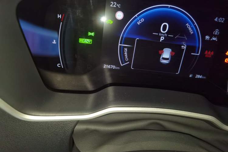 Used Toyota FRONTLANDER 2024 2.0L Smart Electric Hybrid Dual-Engine Luxury Edition Odometer Close Up