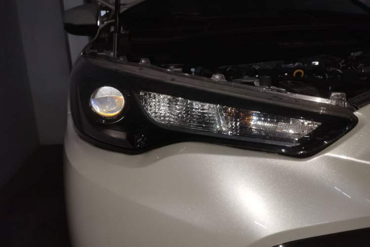 Used Toyota FRONTLANDER 2024 2.0L CVT Elite Edition Right Front Headlight