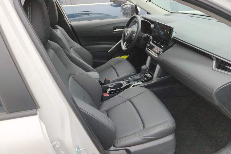Used Toyota FRONTLANDER 2024 2.0L Smart Electric Hybrid Dual-Engine Luxury Edition Right Front Seat