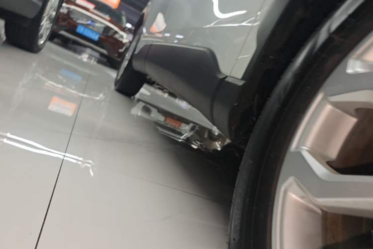 Used Toyota FRONTLANDER 2024 2.0L CVT Leading Plus Edition Right Side Sill