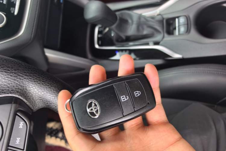 Used Toyota FRONTLANDER 2024 2.0L CVT Leading Edition Vehicle Key