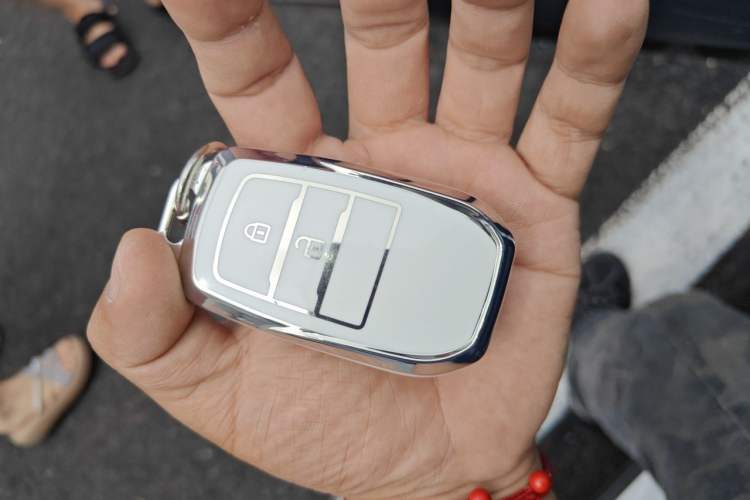 Used Toyota FRONTLANDER 2024 2.0L CVT Leading Edition Vehicle Key