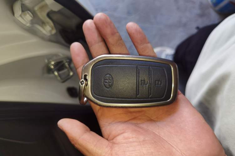 Used Toyota FRONTLANDER 2024 2.0L Smart Electric Hybrid Dual-Engine Luxury Edition Vehicle Key