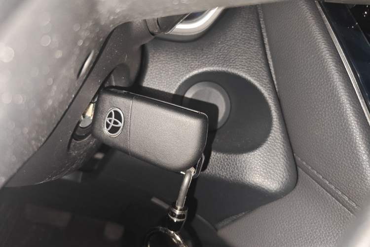 Used Toyota FRONTLANDER 2024 2.0L CVT Elite Plus Edition Vehicle Key