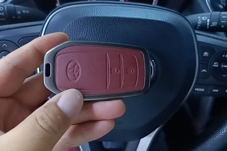 Used Toyota FRONTLANDER 2024 2.0L CVT Leading Edition Vehicle Key