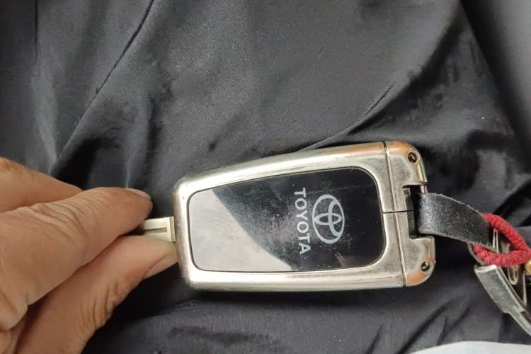 Used Toyota FRONTLANDER 2024 2.0L CVT Elite Edition Vehicle Key