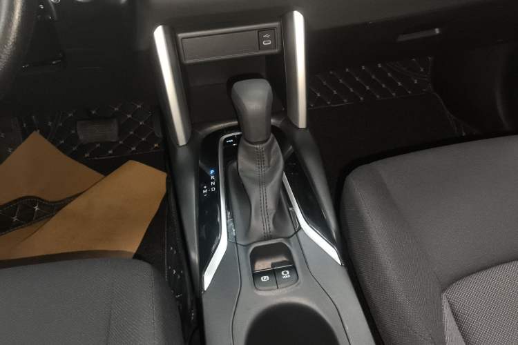 Used Toyota FRONTLANDER 2024 2.0L CVT Elite Edition Gear Lever