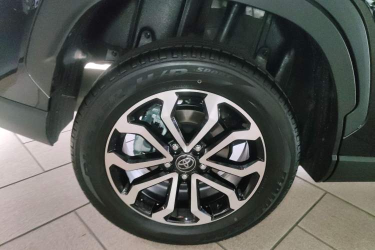 Used Toyota FRONTLANDER 2026 Model 2.0L CVT Luxury Edition Exterior 5