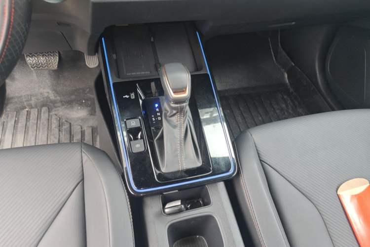 Used Toyota FRONTLANDER 2026 Model 2.0L Smart Electric Hybrid Dual-Engine Luxury Edition Gear Lever