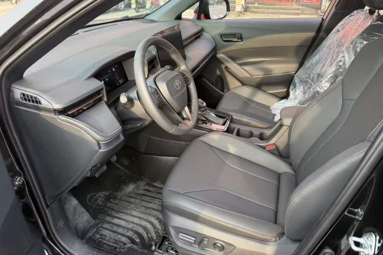 Used Toyota FRONTLANDER 2026 Model 2.0L Smart Electric Hybrid Dual-Engine Luxury Edition Interior 3