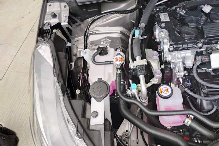 Used Toyota FRONTLANDER 2026 Model 2.0L Smart Electric Hybrid Dual-Engine Leading Edition Engine Bay Right