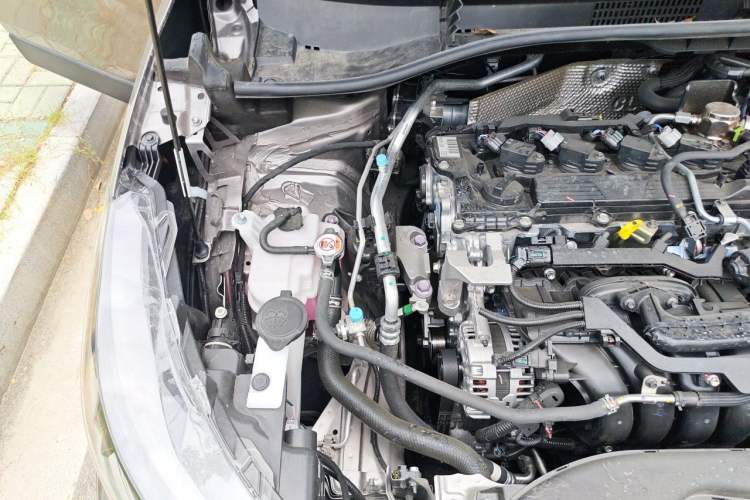 Used Toyota FRONTLANDER 2026 Model 2.0L CVT Comfort Edition Engine Bay Right