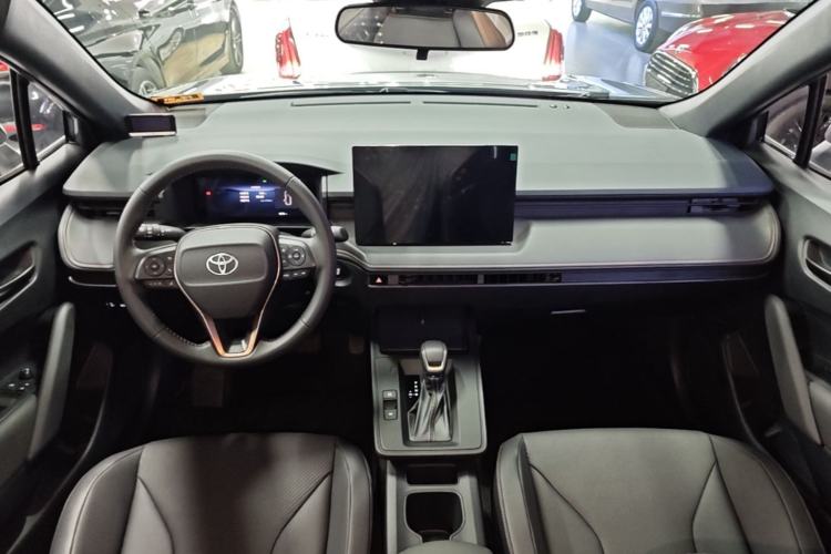 Used Toyota FRONTLANDER 2026 Model 2.0L CVT Comfort PLUS Edition Center Console