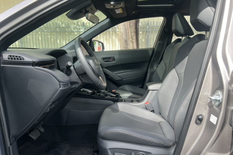Used Toyota FRONTLANDER 2026 Model 2.0L CVT Luxury Edition Interior 3