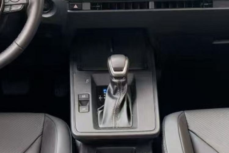 Used Toyota FRONTLANDER 2026 Model 2.0L CVT Comfort Edition Gear Lever
