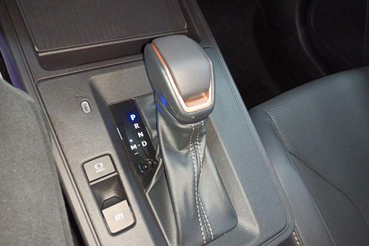 Used Toyota FRONTLANDER 2026 Model 2.0L CVT Comfort Edition Gear Lever