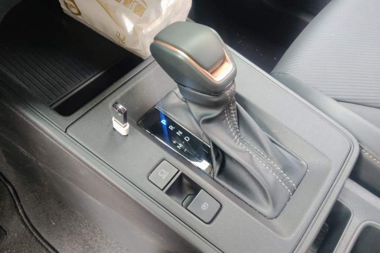 Used Toyota FRONTLANDER 2026 Model 2.0L CVT Comfort PLUS Edition Gear Lever