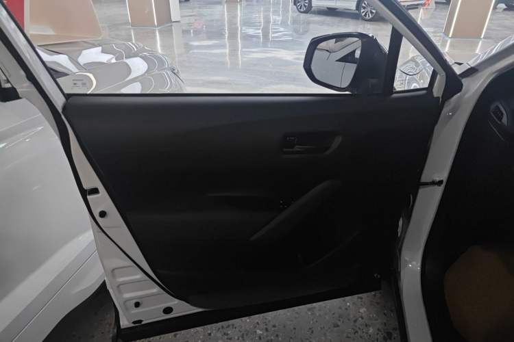 Used Toyota FRONTLANDER 2026 Model 2.0L CVT Comfort Edition Interior 4