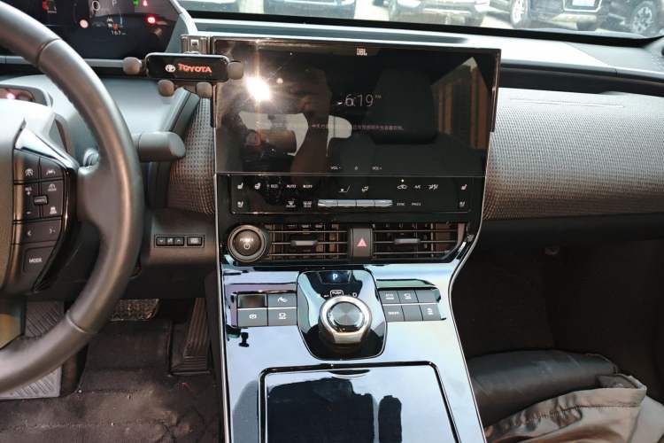 Used Toyota GAC bZ4X 2022 Long-Range Pro Audio And AC Panel