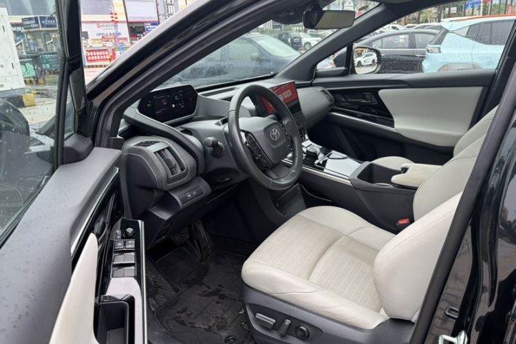 Used Toyota GAC bZ4X 2022 Long-Range Pro Interior 10