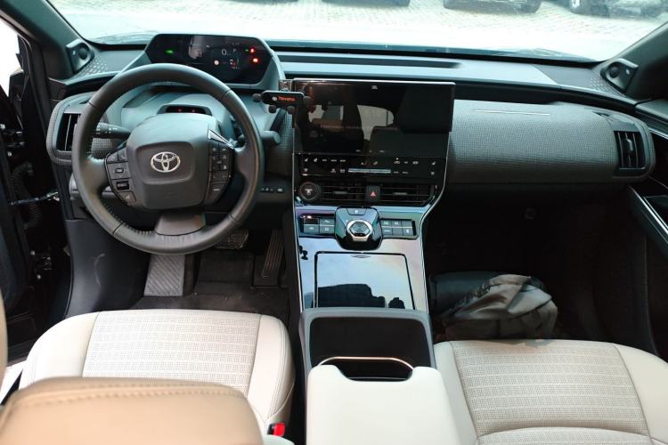 Used Toyota GAC bZ4X 2022 Long-Range Pro Interior 2