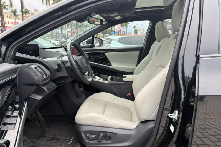Used Toyota GAC bZ4X 2022 Long-Range Pro Interior 4