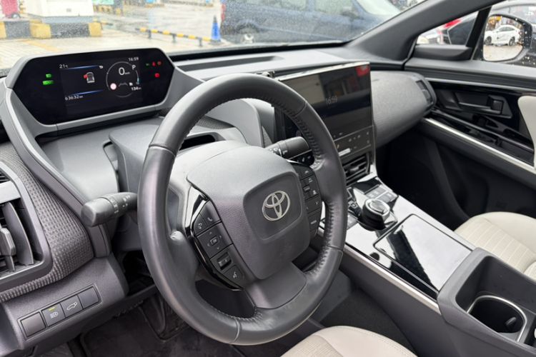 Used Toyota GAC bZ4X 2022 Long-Range Pro Interior 7
