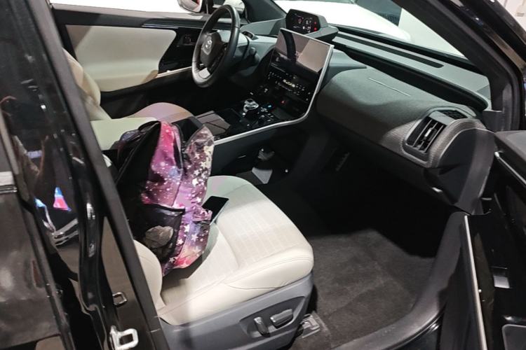 Used Toyota GAC bZ4X 2022 Long-Range Pro Right Front Seat