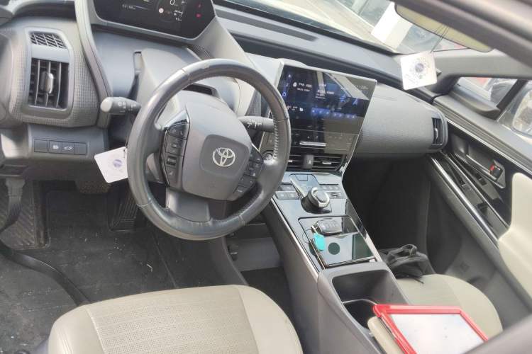 Used Toyota GAC bZ4X 2022 X-MODE Four-Wheel Drive Ultra Interior 2