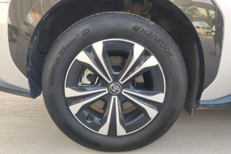 Used Toyota GAC bZ4X 2022 Long-Range Pro Right Rear Wheel Hub