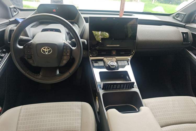 Used Toyota GAC bZ4X 2022 Long-Range Pro Center Console