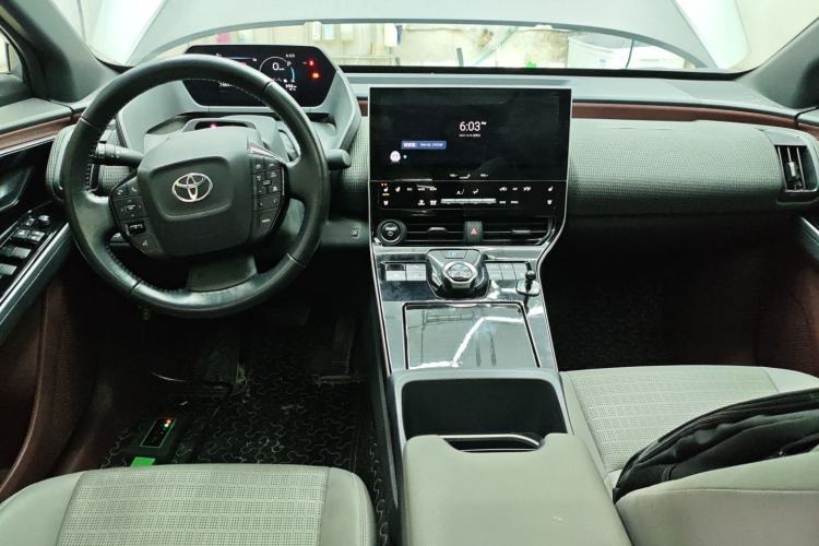 Used Toyota GAC bZ4X 2022 Long-Range Pro Center Console