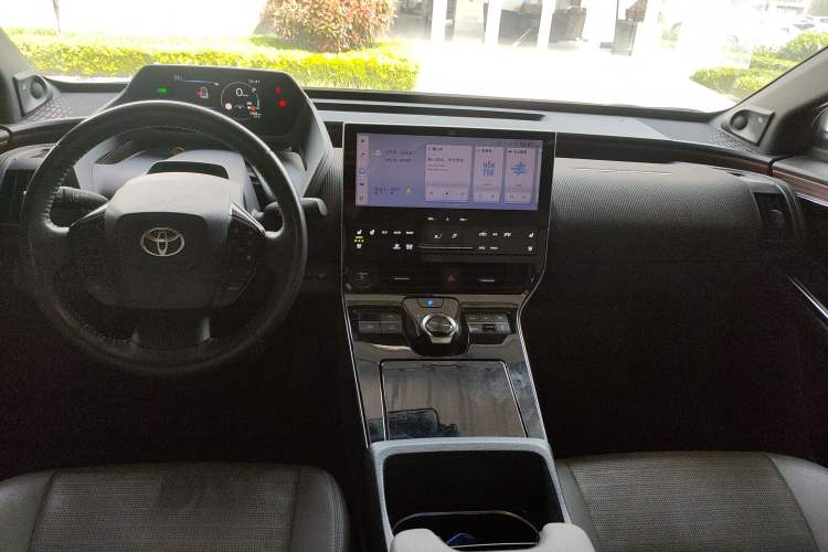 Used Toyota GAC bZ4X 2022 X-MODE Four-Wheel Drive Ultra Center Console