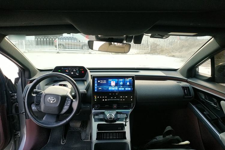 Used Toyota GAC bZ4X 2022 Long-Range Pro Center Console