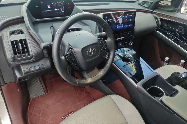 Used Toyota GAC bZ4X 2022 Long-Range Pro Interior 2
