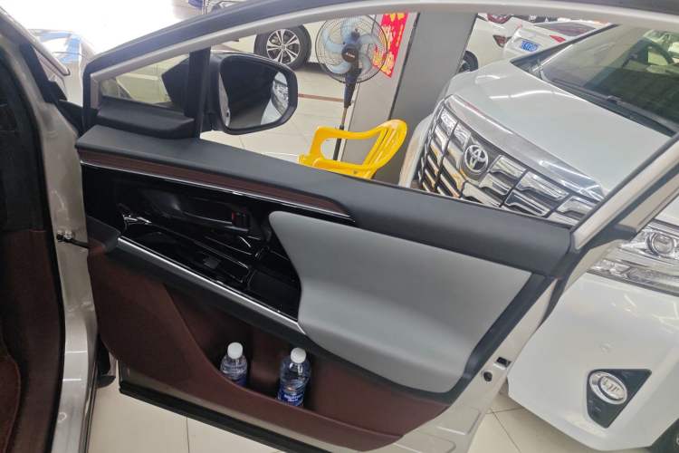 Used Toyota GAC bZ4X 2022 Long-Range Pro Interior 5