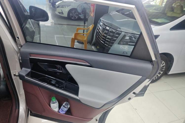 Used Toyota GAC bZ4X 2022 Long-Range Pro Interior 6
