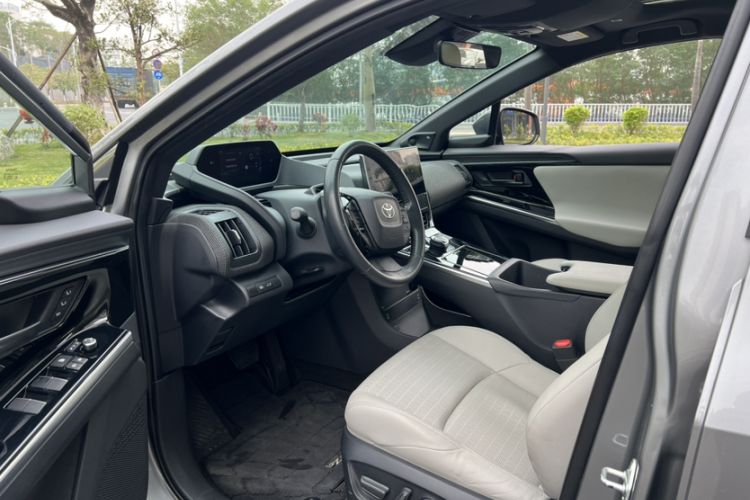 Used Toyota GAC bZ4X 2022 X-MODE Four-Wheel Drive Ultra Interior 6