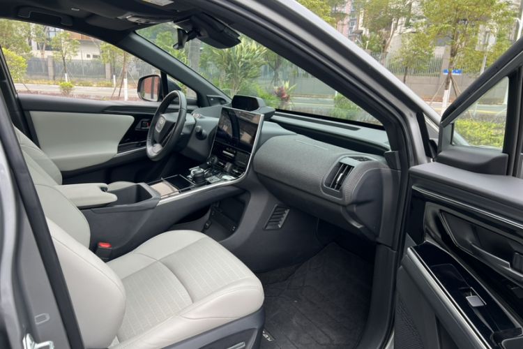 Used Toyota GAC bZ4X 2022 X-MODE Four-Wheel Drive Ultra Interior 7